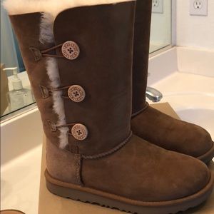 Bailey button chestnut uggs